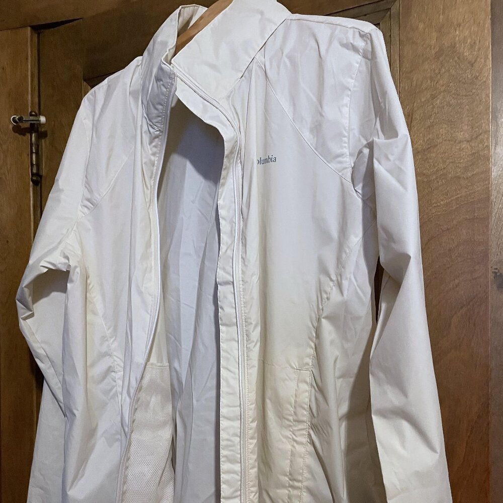 FIRM. COLUMBIA Women's Switchback Jacket. Packable HOODED Waterproof Raincoat